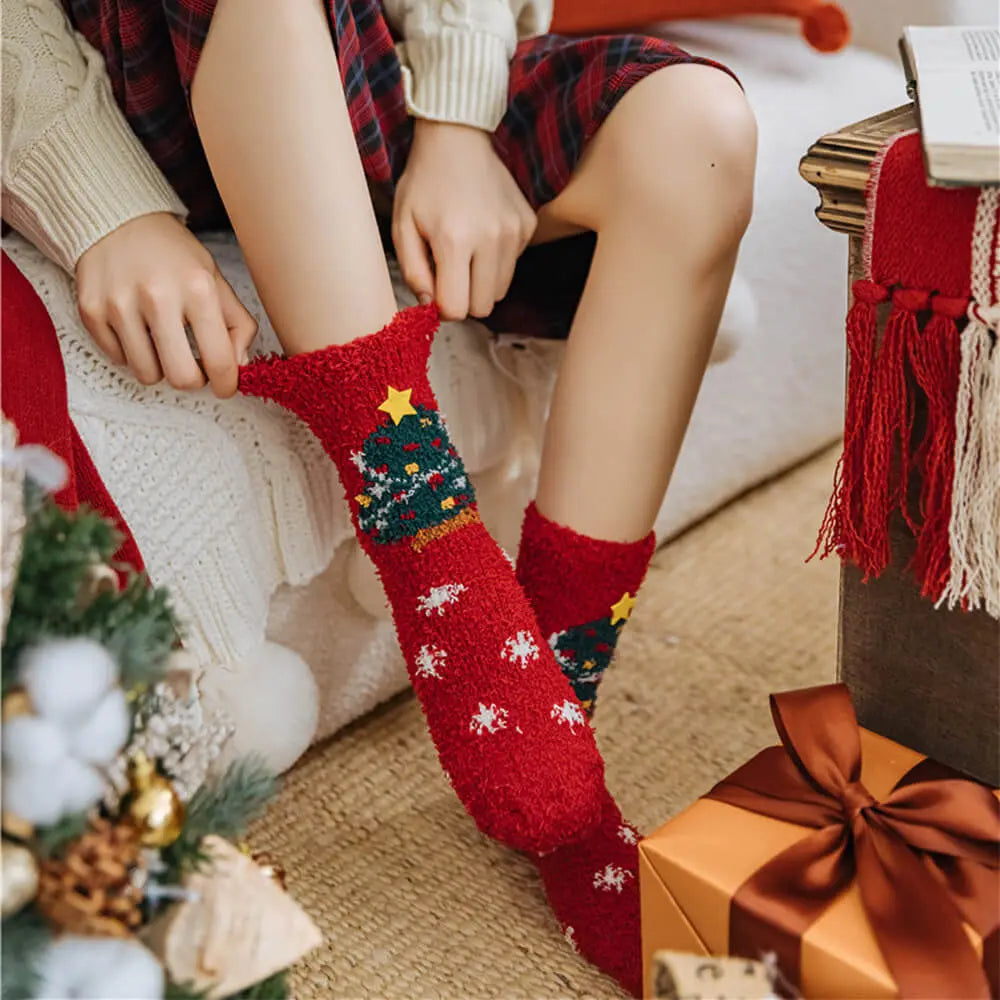 AUSIDAPET Santa Claus Knitted Scarf & Socks Set – Festive Matching Outfit for Pets & Owners